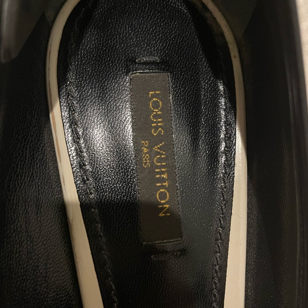 Louis Vuitton Black Pump - Picture 4 of 6